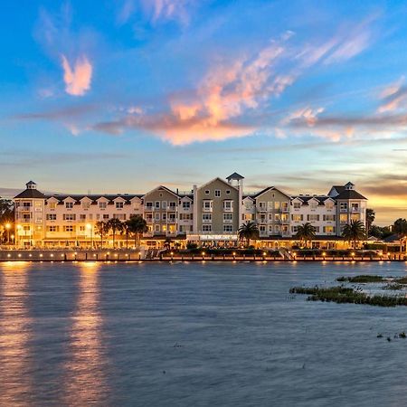 The Waterfront Inn Те-Вілліджес Екстер'єр фото