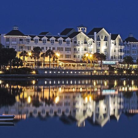 The Waterfront Inn Те-Вілліджес Екстер'єр фото