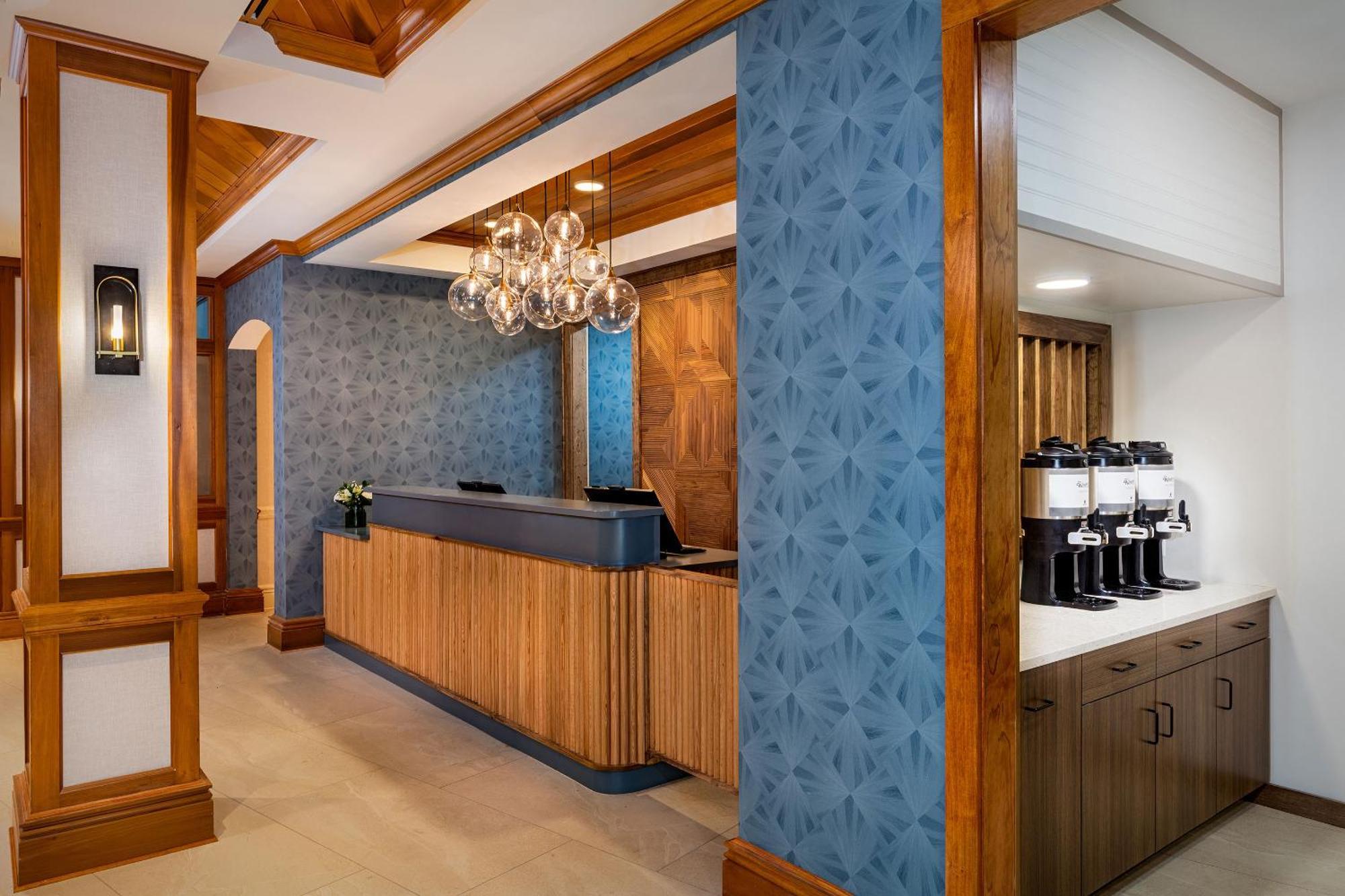 The Waterfront Inn Те-Вілліджес Екстер'єр фото