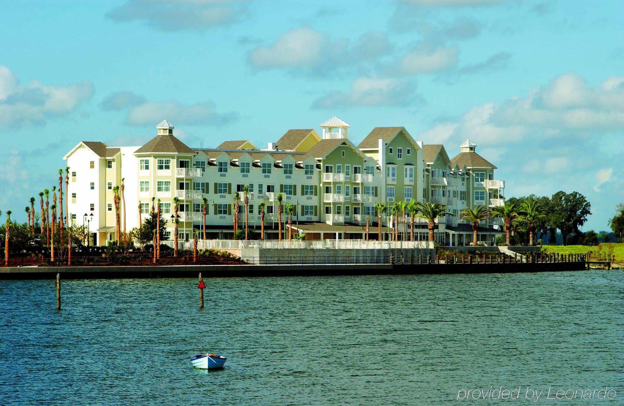 The Waterfront Inn Те-Вілліджес Екстер'єр фото